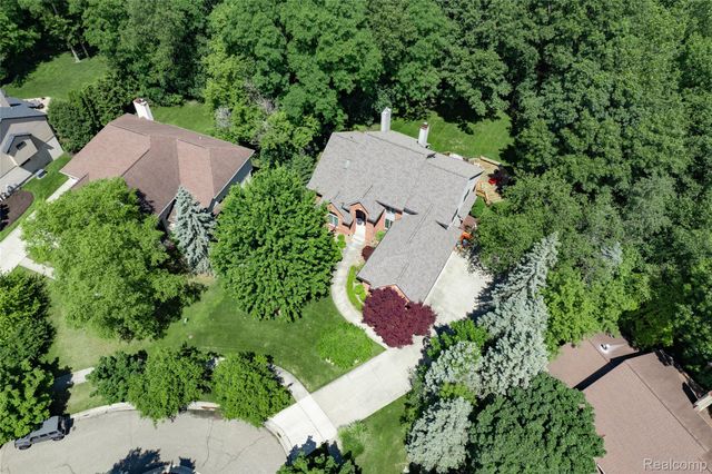 7422 Autumn Hill Drive, West Bloomfield Charter Township, MI 48323