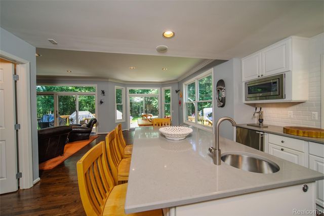 7422 Autumn Hill Drive, West Bloomfield Charter Township, MI 48323