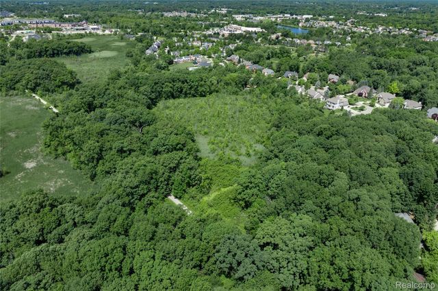 7422 Autumn Hill Drive, West Bloomfield Charter Township, MI 48323