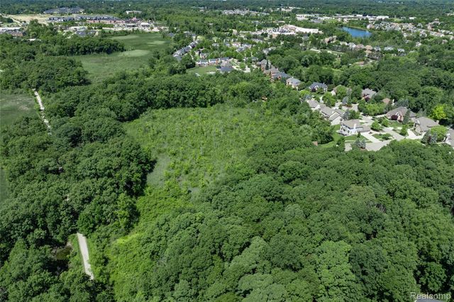 7422 Autumn Hill Drive, West Bloomfield Charter Township, MI 48323
