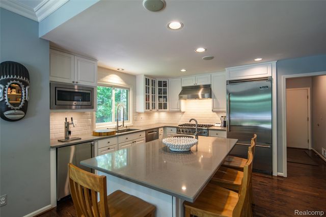 7422 Autumn Hill Drive, West Bloomfield Charter Township, MI 48323
