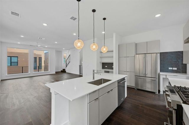 6821 Wolfcreek PASS 12, Austin, TX 78749