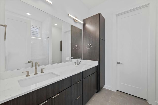 6821 Wolfcreek PASS 12, Austin, TX 78749