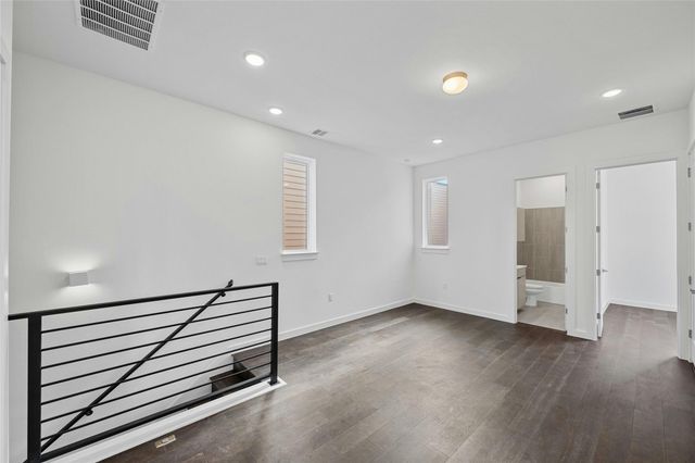 6821 Wolfcreek PASS 12, Austin, TX 78749