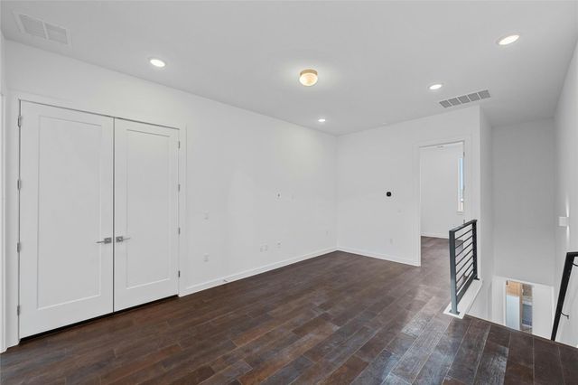 6821 Wolfcreek PASS 12, Austin, TX 78749