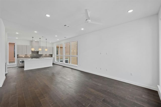 6821 Wolfcreek PASS 12, Austin, TX 78749