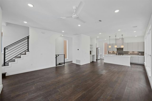 6821 Wolfcreek PASS 12, Austin, TX 78749