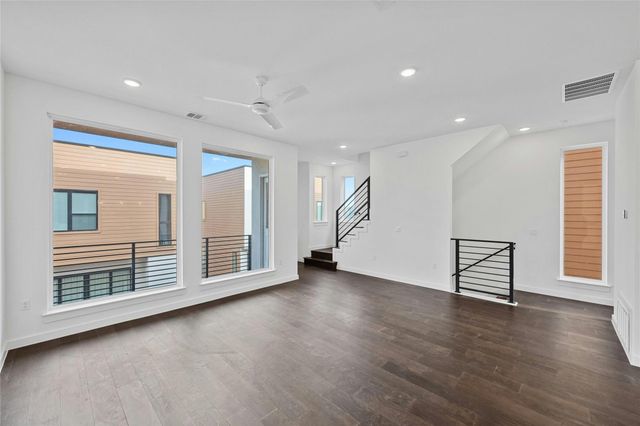6821 Wolfcreek PASS 12, Austin, TX 78749
