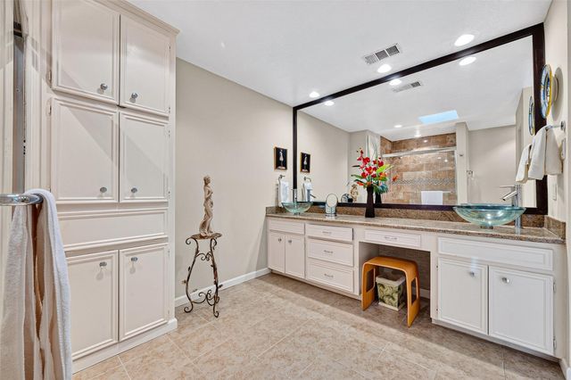 11042 Bellbrook Drive, Houston, TX 77096