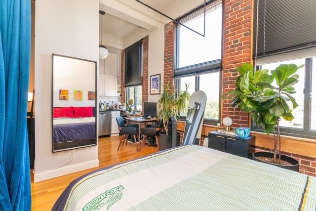 320 W 2nd St 303, Boston, MA 02127
