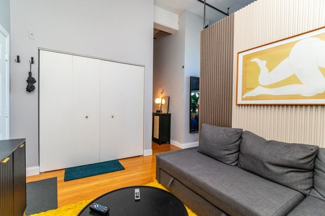 320 W 2nd St 303, Boston, MA 02127