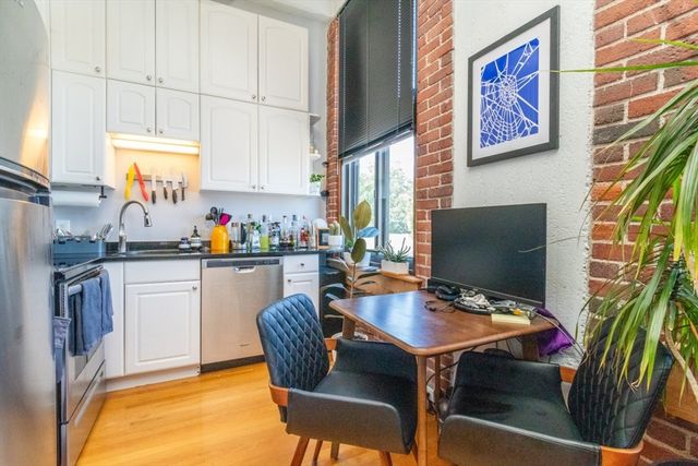 320 W 2nd St 303, Boston, MA 02127