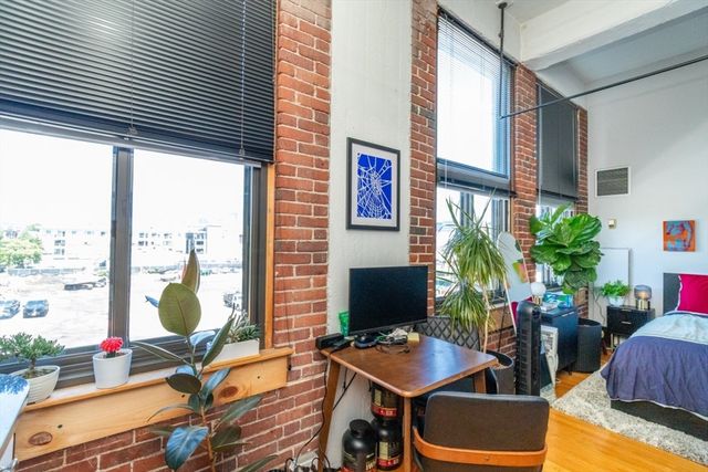 320 W 2nd St 303, Boston, MA 02127