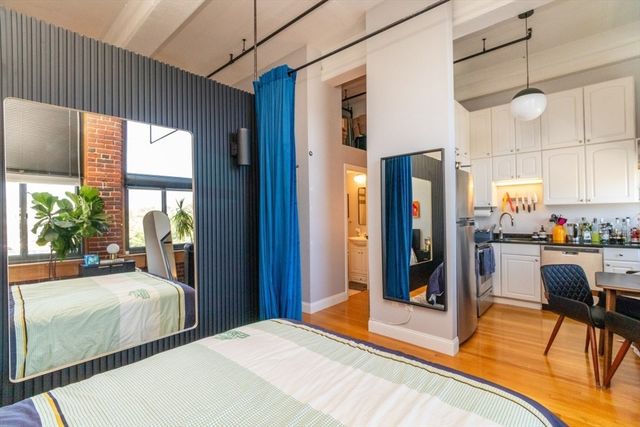 320 W 2nd St 303, Boston, MA 02127