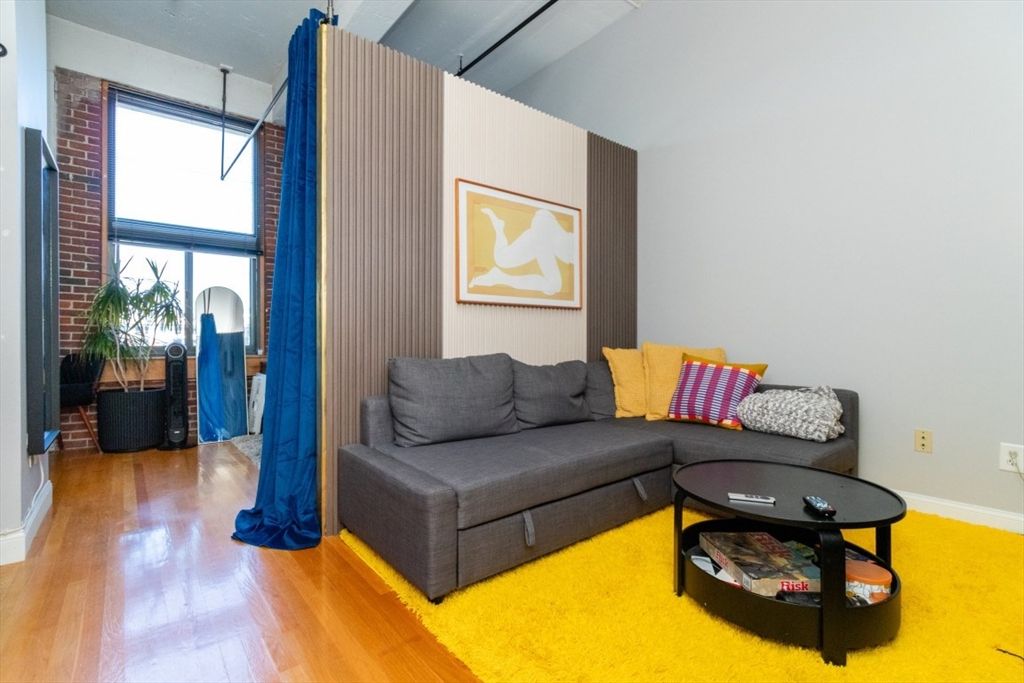 320 W 2nd St 303, Boston, MA 02127