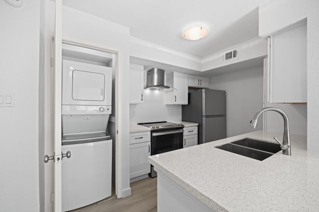 2800 Jeanetta Street 2402, Houston, TX 77063