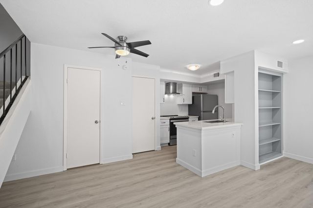 2800 Jeanetta Street 2402, Houston, TX 77063