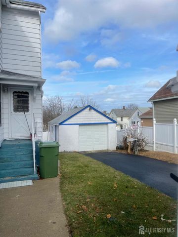 11 IDLEWILD Avenue, Sayreville, NJ 08872