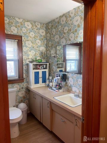 11 IDLEWILD Avenue, Sayreville, NJ 08872
