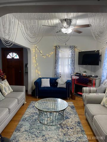 11 IDLEWILD Avenue, Sayreville, NJ 08872