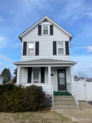 11 IDLEWILD Avenue, Sayreville, NJ 08872