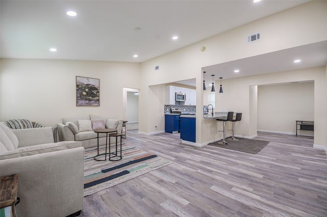 5305 Cahill Oval Street, River Oaks, TX 76114