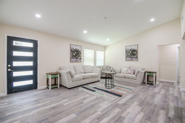 5305 Cahill Oval Street, River Oaks, TX 76114