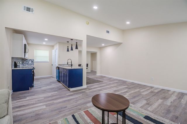 5305 Cahill Oval Street, River Oaks, TX 76114