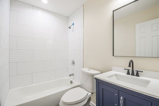 5305 Cahill Oval Street, River Oaks, TX 76114
