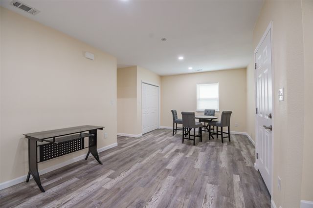 5305 Cahill Oval Street, River Oaks, TX 76114