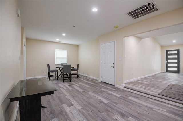 5305 Cahill Oval Street, River Oaks, TX 76114
