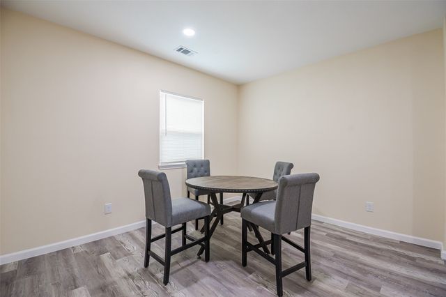5305 Cahill Oval Street, River Oaks, TX 76114