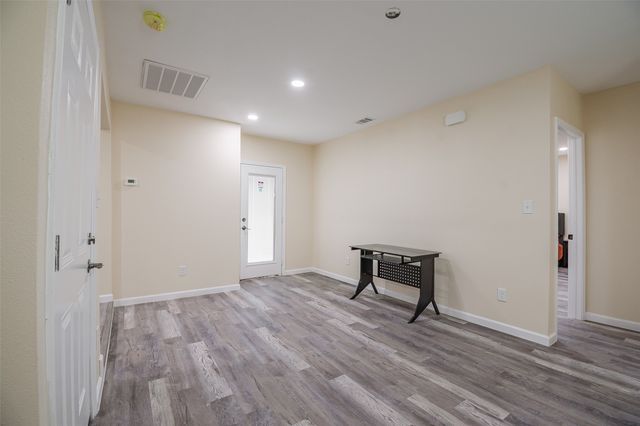 5305 Cahill Oval Street, River Oaks, TX 76114