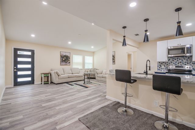 5305 Cahill Oval Street, River Oaks, TX 76114