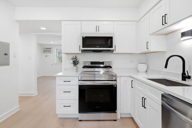 2000 Parkside Drive FG, Park Ridge, IL 60068