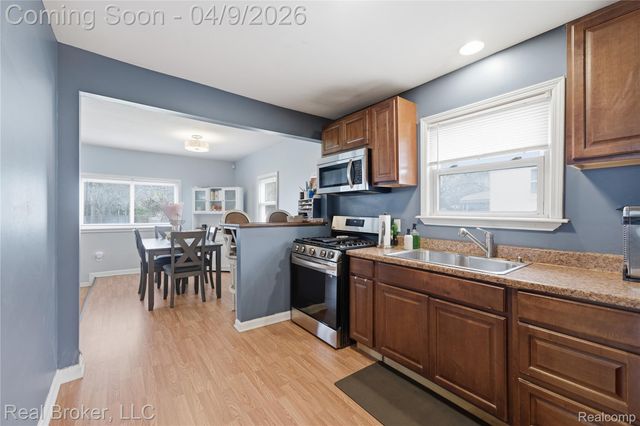 23241 Hill Avenue, Warren, MI 48091