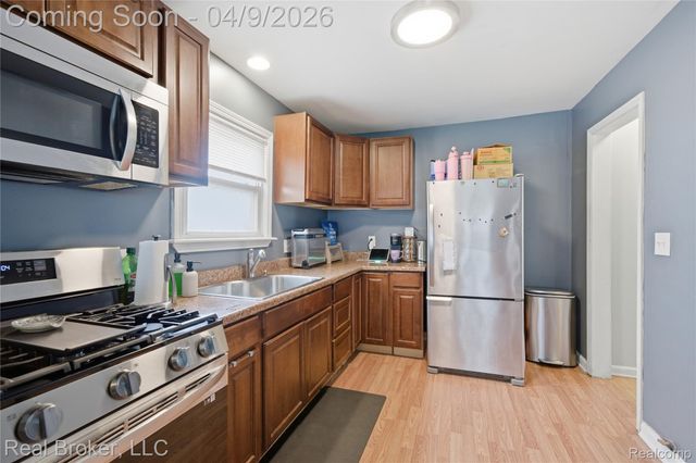 23241 Hill Avenue, Warren, MI 48091