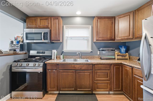 23241 Hill Avenue, Warren, MI 48091