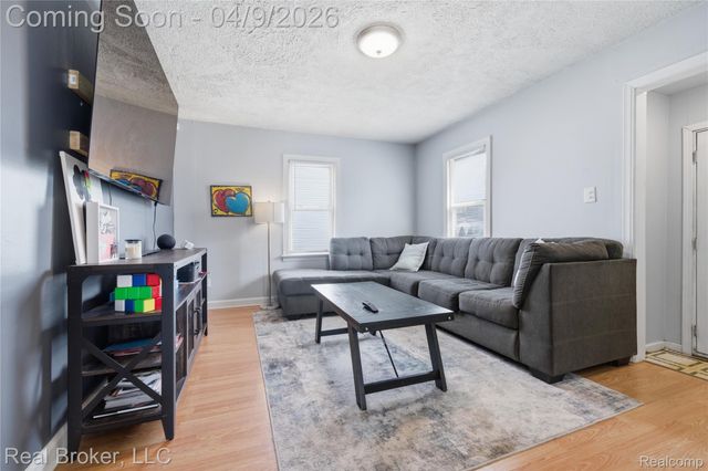 23241 Hill Avenue, Warren, MI 48091