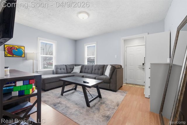 23241 Hill Avenue, Warren, MI 48091