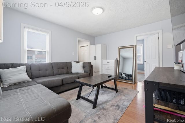 23241 Hill Avenue, Warren, MI 48091