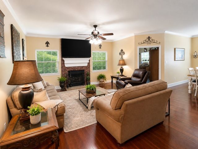 1622 Shady Lake Circle, Henderson, TX 75652