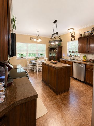 1622 Shady Lake Circle, Henderson, TX 75652