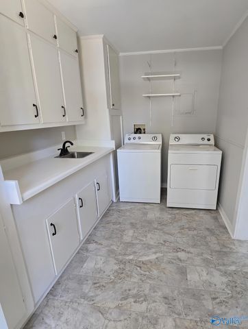 304 Chestnut Street NE, Hartselle, AL 35640