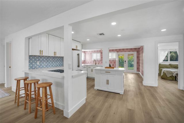 2633 NW 9th Ln, Wilton Manors, FL 33311