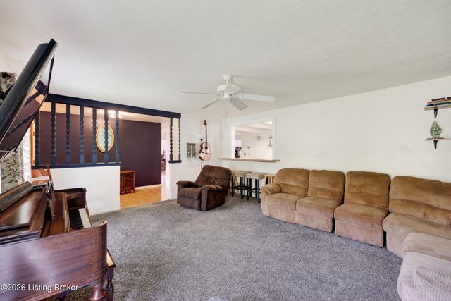 2302 High Pine Dr, Louisville, KY 40214