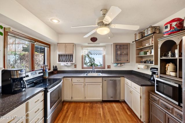 2302 High Pine Dr, Louisville, KY 40214
