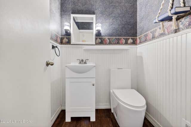 2302 High Pine Dr, Louisville, KY 40214