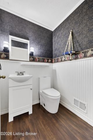 2302 High Pine Dr, Louisville, KY 40214