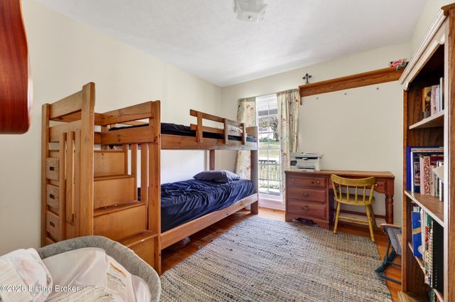 2302 High Pine Dr, Louisville, KY 40214
